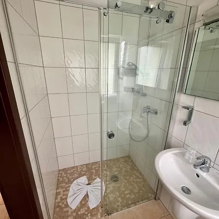 Hotel Nierswalder 3*